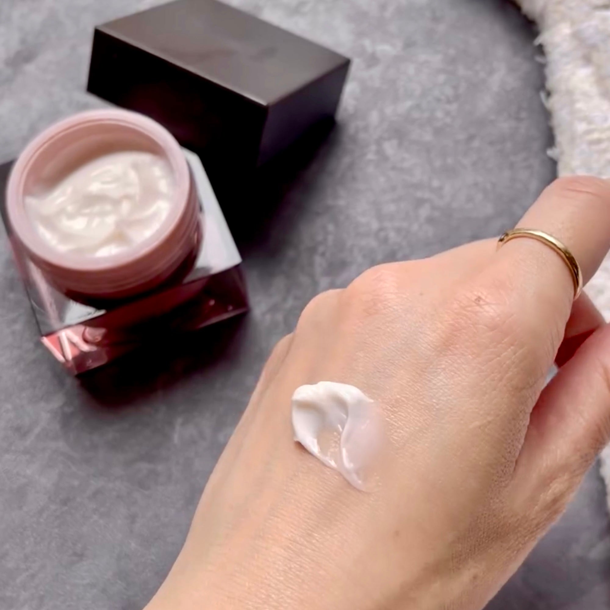 AXXZIA AGTHEORY Rich Cream