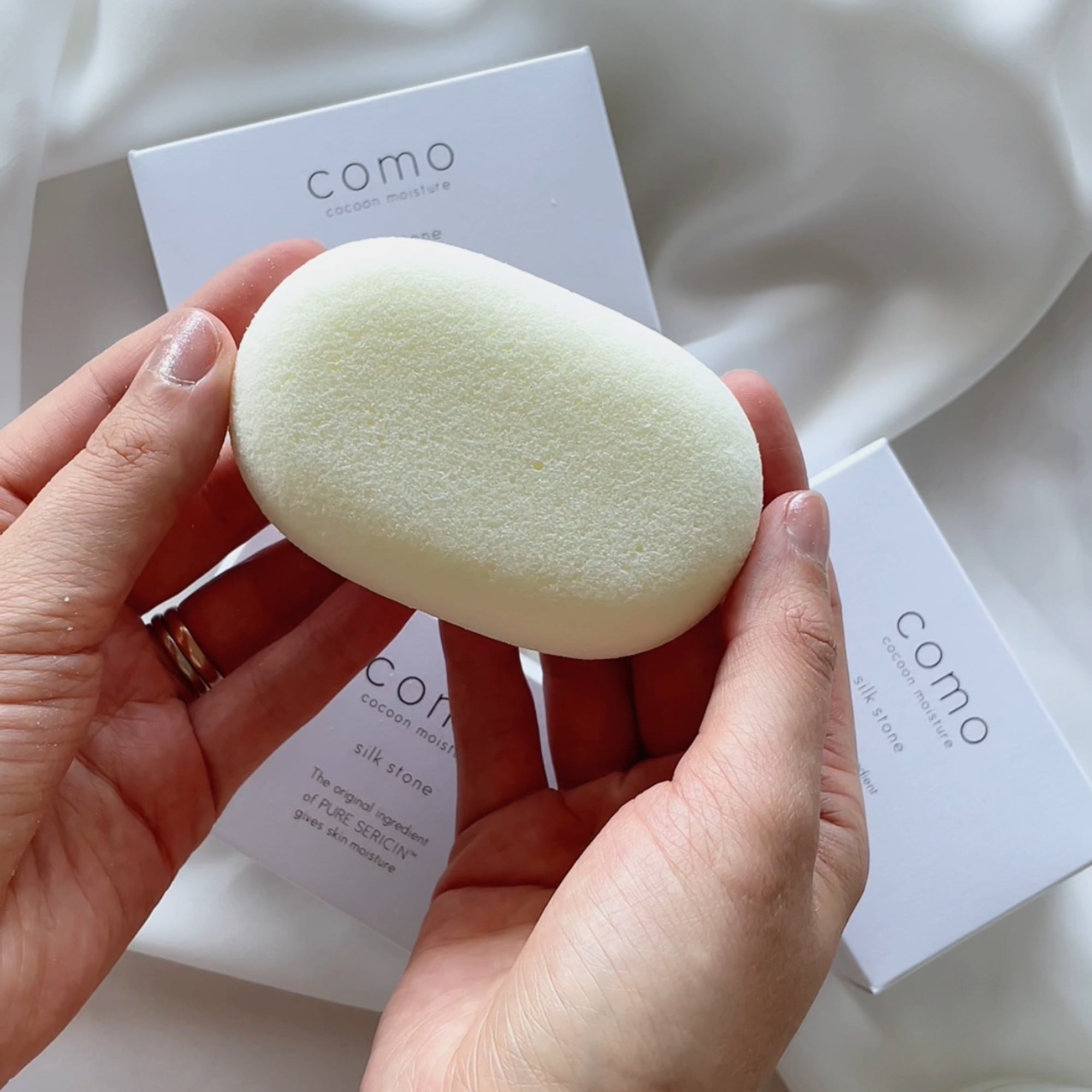 COMOACE Cocoon Moisture Silk Stone