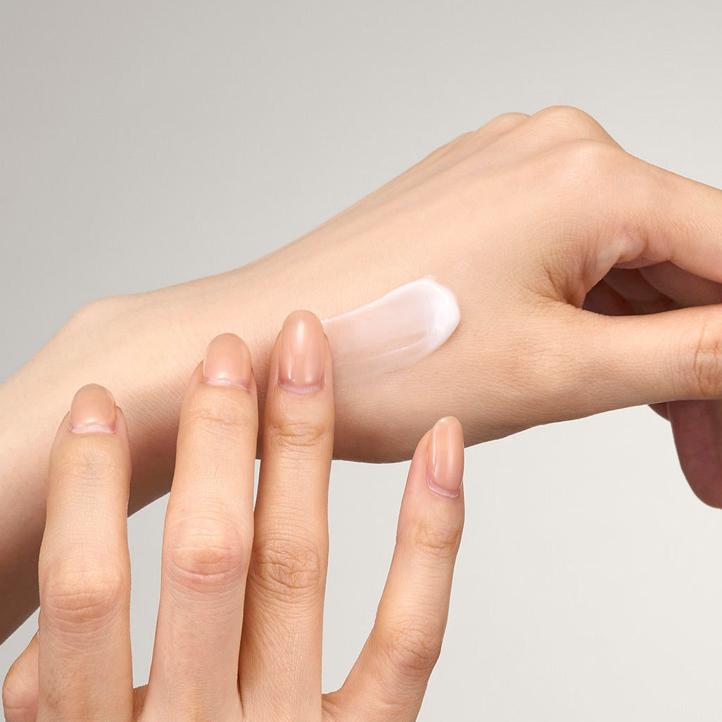 Meeth 3 Dot Holistic Glow Primer texture swatch