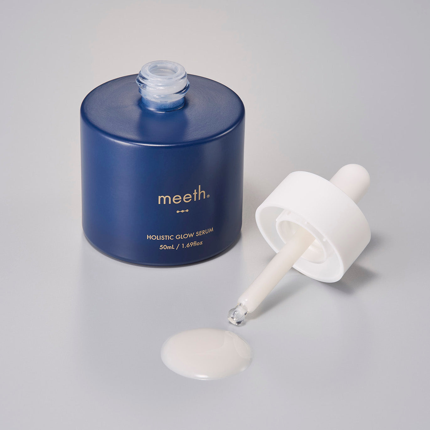 Meeth 3 Dot Holistic Glow Serum texture swatch